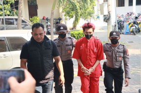 Polisi Tangkap Mucikari Prostitusi Mahasiswi di Surabaya