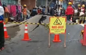 Ini Langkah PDAM Normalisasi Aspal Pecah dan Membentuk Gunung di Jalan Pasar Kembang Surabaya