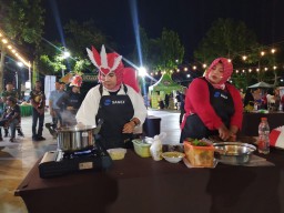 Hotel Bisanta Bidakara Surabaya Rayakan HUT RI dengan Battle Cooking Rawon