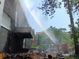 Gedung ITS Surabaya Terbakar, Empat Unit Damkar Dikerahkan