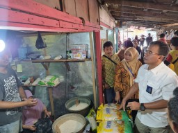 Permintaan Naik, Bulog Jatim Tambah Pasokan Beras Hingga 8 Ton
