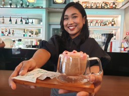 Ngopi Bareng Tengah Kota Crown Prince Sajikan Pertunjukan 3D Latte Art