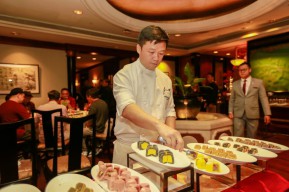 Hotel JW Marriot Surabaya Rayakan Mid-Autumn dengan Sajikan Berbagai Mooncake Spesial