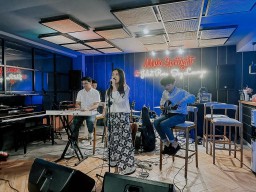 Rayakan HUT RI ke 78, Aston Inn Jemursari Dorong Upaya Kekaryaan Berbagai Komunitas di Surabaya