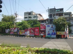 Buntut Tebang Pilih Penertiban Baliho Caleg, Ketua Golkar Surabaya Datangi Kasatpol PP