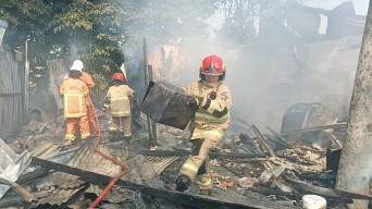 Kebakaran di Surabaya, Warkop dan Warung Es Pisang Ijo Hangus