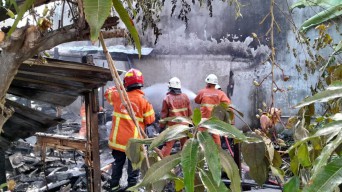 Warung Makan di Rungkut Surabaya Hangus Terbakar