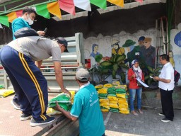 Digelontor 1 Ton Beras Murah, Pengelola Pasar Semolowaru Surabaya: Terima Kasih Pak Eri Cahyadi