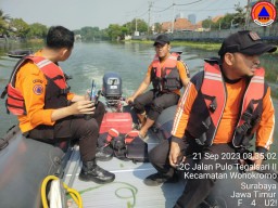 Motor dan Tas Ditemukan di Pinggir Sungai Gunungsari Surabaya, Diduga Pemiliknya Ceburkan Diri