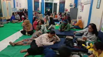 Lurah Putat Jaya Gerak Cepat Buka Tempat Penampungan Warga Terdampak Kebakaran