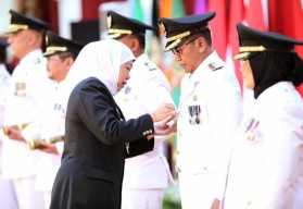 Gubernur Khofifah Lantik Enam Pj Bupati di Jawa Timur, Begini Pesannya