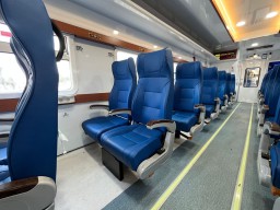 Asik! Kursi Kereta Ekonomi Kini Tak Lagi Tegak Lurus, KAI Komitmen Perbaruan Secara Bertahap