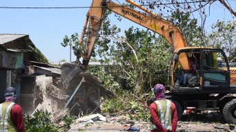Satpol PP Tertibkan 12 Bangunan Liar di Tanah Aset Wonorejo Timur Surabaya