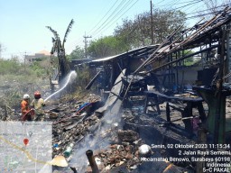 Kebakaran Alang-alang di Sememi Surabaya, 9 Warung Hangus