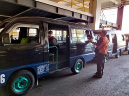 Jumlah Angkot di Surabaya Terus Menurun, Sebagian Sopir Bergabung ke Wira Wiri