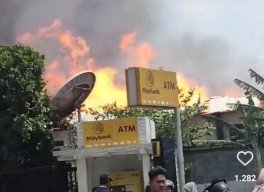 Kebakaran Pabrik Tisu Mojokerto, DPKP Surabaya Kirim 1 Bronto Skylift dan 3 Unit Pendukung