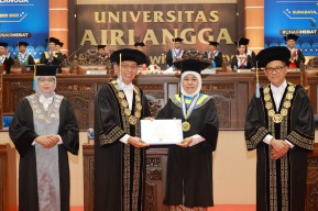 Gubernur Khofifah Dianugerahi Gelar Honoris Causa dari UNAIR