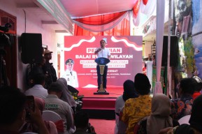 Layaknya Masjid, Wali Kota Eri Cahyadi Ajak Warga Surabaya Memakmurkan Balai RW