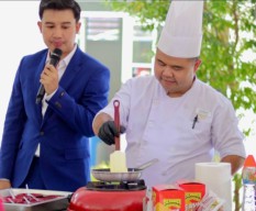Chef Vasa Hotel Ajari Ibu-ibu Masak Superfood Cegah Stunting dari Daun Kelor
