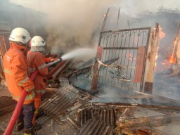 Kebakaran di Wiyung Surabaya, Lapak Sayur dan Mebel Hangus