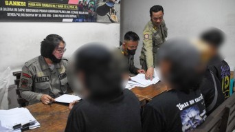 Razia Rumah Hiburan di Surabaya, 7 Orang Positif Narkoba, 3 Diantaranya LC