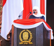 Diakhir Masa Jabatannya Khofifah Berharap Lahir Sosok Game Changer dari Pemuda Jawa Timur