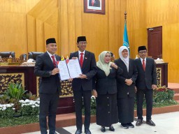 Disahkan di Hari Pahlawan, APBD Surabaya 2024 Turun Jadi Rp  10,9 Triliun