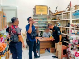 Razia Miras di Surabaya Berhasil Amankan Puluhan Botol Minuman Beralkohol