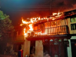 Rumah di Sawah Pulo Surabaya Terbakar, 10 Unit Damkar Dikerahkan