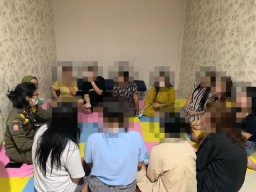 11 Terapis Wanita Terjaring dalam Razia Panti Pijat di Surabaya