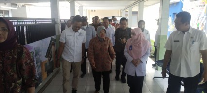 Sepak Terjang Mensos Risma Berantas Katarak di Indonesia