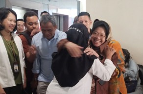 Empati Mensos Risma untuk Pasien Katarak