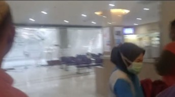 Kaca RS Mitra Keluarga Surabaya Hancur Diterjang Hujan Disertai Angin Kencang