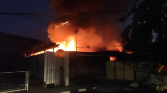 Rumah Usaha Katering di Surabaya Terbakar, Satu Korban Terluka