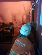 Rumah Mantan Direktur KBS Kebakaran, drh Liang Kespe Dilarikan ke RS, 3 Ekor Anjiing Mati