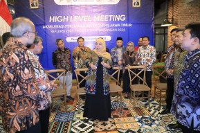 Gubernur Khofifah Kejar Pertumbuhan Ekonomi Inklusif 2024