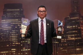 Dirut PLN Darmawan Prasodjo Kembali Dinobatkan sebagai CEO Of The Year