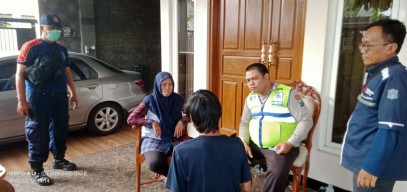 Cinta Ditolak, Pria di Surabaya ini Siram Bensin Tubuhnya Sendiri dan Ancam Bakar Diri