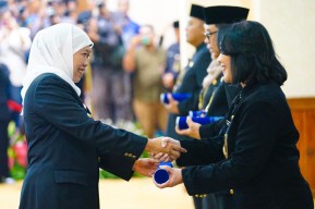 Gubernur Khofifah Lantik Empat Pejabat Eselon II