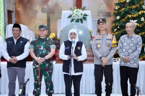Tinjau Gereja di Surabaya, Gubernur Khofifah Serukan Ibadah Natal Aman dan Penuh Kasih