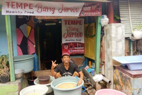 Harapan Baru, Tempe Bang Jarwo Dukung Caleg PDIP Aprizaldi untuk Kemakmuran UMKM dan Warga Putat Jaya