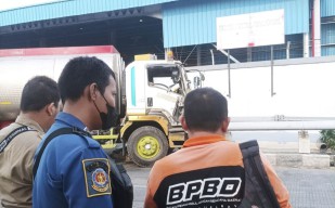 Sopir Truk Tewas saat Berkendara hingga Tabrak Pembatas di Tanjung Perak Surabaya