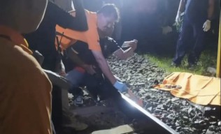 Hendak Menyeberang, Pemuda di Surabaya Tewas Tersambar Kereta Api