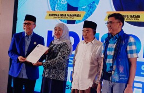 Ketum PAN Beri Rekomendasi Khofifah Maju di Pilgub Jatim 2024