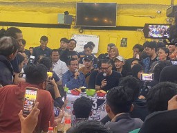 Ngopi di Warkop, Mahfud MD Ungkap Kasus Korupsi yang Ditangani Kemenkopolhukam