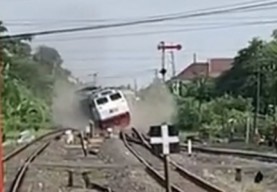 Kereta Api Anjlok di Stasiun Tanggulangin, Begini Kesaksian Warga