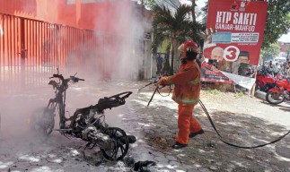 Motor Matic Terbakar di Jalan Undaan Surabaya, 3 Unit Damkar Dikerahkan
