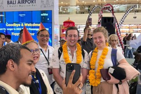 Sambut Wisatawan Mancanegara Pertama Tahun 2024, Menparekraf: Selamat Datang di Bali