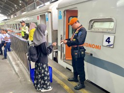 Keren! Sistem Perjalanan KAI Daop 8 Selama Libur Panjang Nataru 100 Persen Tepat Waktu