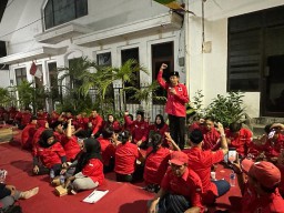 Siap Tangkap Money Politic, Kader PDIP Melekan Jaga Wilayah